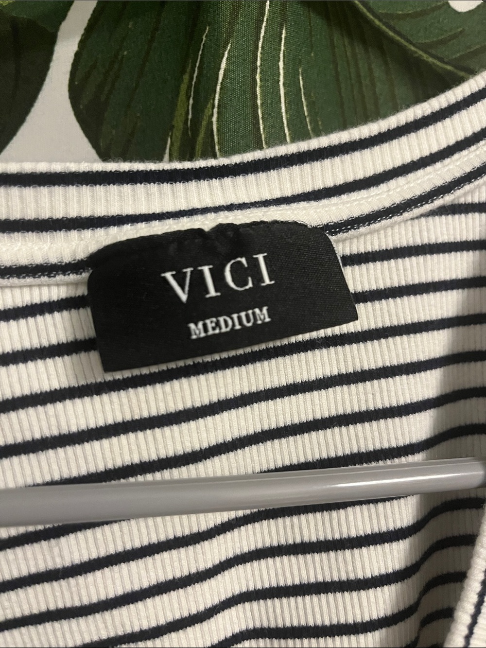 Striped Ruffle sleeve top - Picture 2 of 4